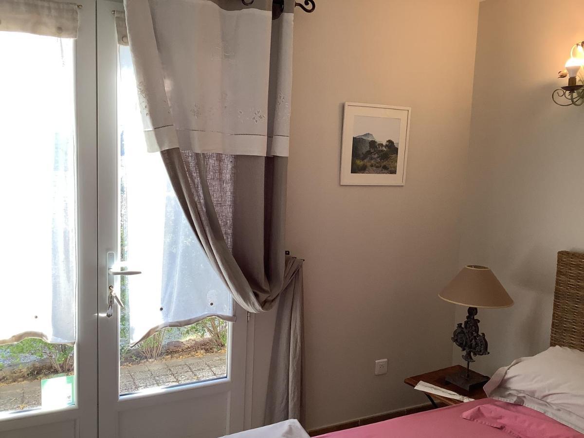 Bed and Breakfast Jardin D'Antan Ansouis Esterno foto